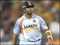 भारत को पहला झटका, सचिन आउट