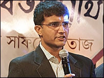 सोने के बल्‍ले से गांगुली सम्मानित