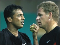 पेस और भूपति क्वार्टर फ़ाइनल में पहुँचे