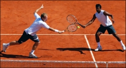 डबल्स में सानिया जीतीं, पेस हारे