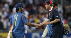 धोनी ने मांगी प्रशंसकों से माफ़ी