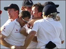 ऐशेज़ पर इंग्लैंड का क़ब्ज़ा