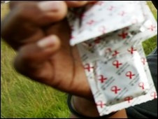 कंडोम पर फुटबॉल!