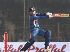 भारत को झटका,सहवाग आउट