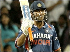 दक्षिण अफ़्रीका को पहला झटका