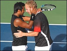 फ्रेंच ओपन में लिएंडर पेस और बोपन्ना आगे बढे