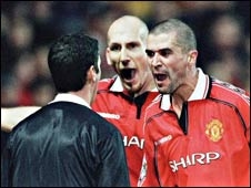 रेफ़री सीख रहे हैं गाली