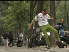 फीफा में अमरीकी टीम पर पुलिसिया नज़र