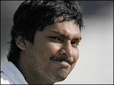 संगकारा पहुंचे लारा के करीब