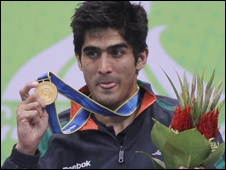 स्वर्णिम हुआ 'विजेंदर का मुक्का'