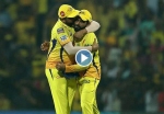 जब सुरेश रैना ने कर लिया जडेजा को KISS, VIDEO वायरल