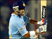 गंभीर ने शानदार शतकीय पारी खेली और नॉट आउट रहे