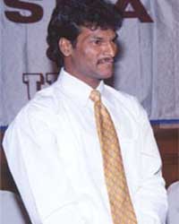 हॉकी को चाहिए ग्लैमर, पैसाः पिल्लेई