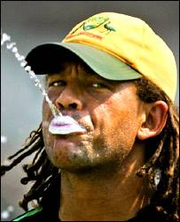 साइमंड्स को बांग्लादेश दौरे से वापस भेज दिया गया था