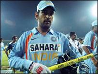  महेन्द्र सिंह धोनी