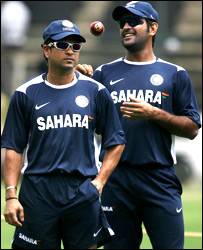 धोनी ने वरिष्ठ खिलाड़ियों की सराहना की