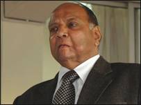 शरद पवार के अलावा बोर्ड के कुछ अधिकारियों के ख़िलाफ़ मामला शुरु करने के निर्देश दिए गए हैं