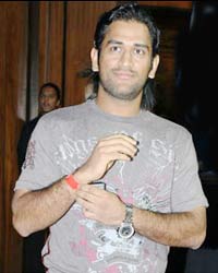 'छोटा दाउद' ने दी धोनी को धमकी