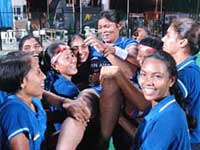 महिला हॉकी टीम से सौतेला व्‍यवहार