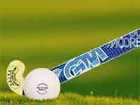 एयरपोर्ट पर हॉकी प्‍लेयर्स का अपमान