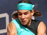 कोर्ट में घुसकर नडाल को किया किस