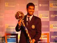 आसान नहीं नंबर 1 पर कायम रहना: धोनी