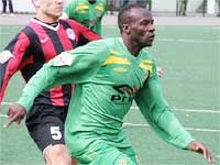 मेस्‍सी मुझसे डरते हैं: नाइजीरियाई डिफेंडर