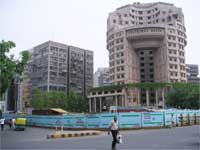 राष्ट्रमंडल खेल: सड़कें बंद होने से यात्रियों को परेशानी