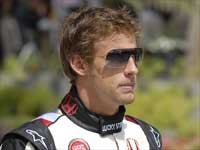 फार्मूला वन चैम्पियन को 6 बंदूकधारियों ने घेरा