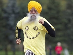 101 साल के फैजा सिंह की ओलंपिक मशाल दौड़ पर लंगर