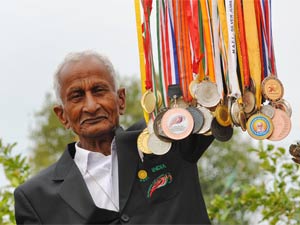 इलम चंद ने पोतों की उम्र के खिलाड़ियों को हराया