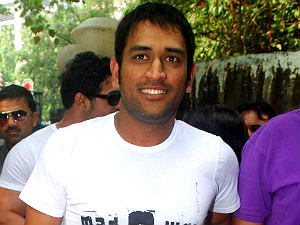 धोनी के पास देश की थलसेना के लिए समय नहीं