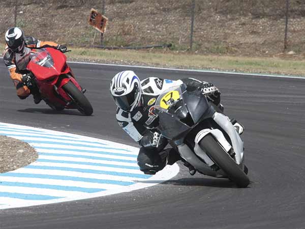 धोनी की सुपरबाइक टीम ने मचाया ऑस्‍ट्रेलिया में धमाल