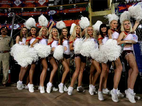 आईपीएल में चमक बिखेरती चीयरगर्ल्‍स