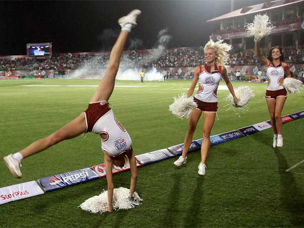 आईपीएल में चमक बिखेरती चीयरगर्ल्‍स