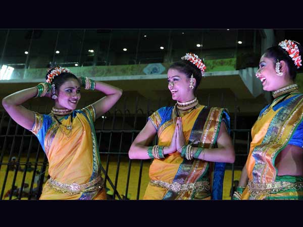 आईपीएल में चमक बिखेरती चीयरगर्ल्‍स