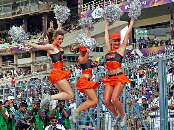 आईपीएल में चमक बिखेरती चीयरगर्ल्‍स