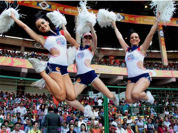 आईपीएल में चमक बिखेरती चीयरगर्ल्‍स