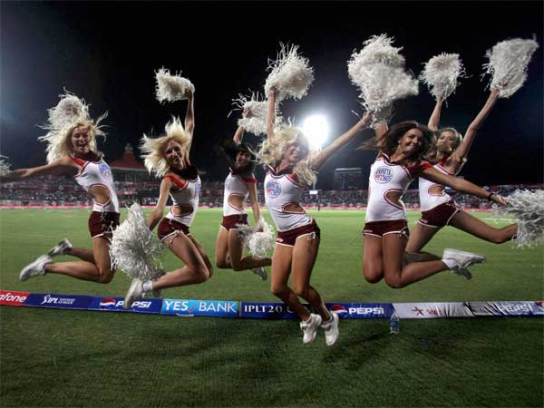 देखें तस्‍वीरें- आईपीएल में चमक बिखेरती चियरगर्ल्‍स