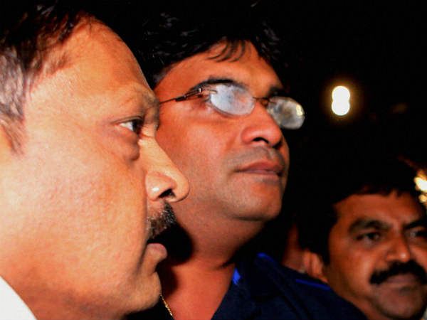 सस्‍पेंशन के बाद गुरुनाथ मयप्पन के घर पर छापा