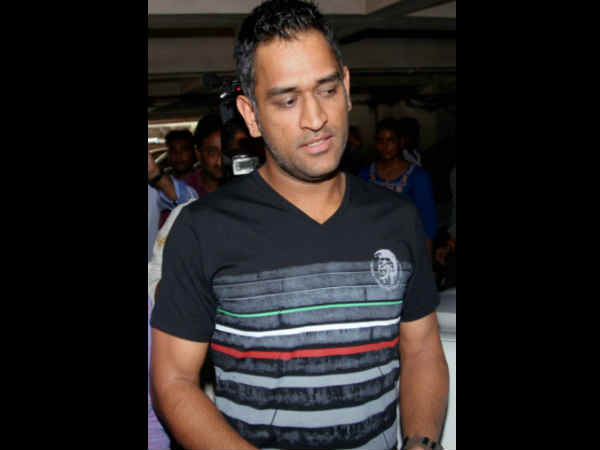 एक साल में धोनी ने कमाये एक अरब 79 करोड़ रूपये