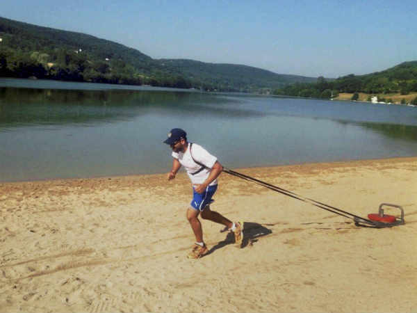 फ्रांस के बीच पर क्‍या कर रहे हैं युवराज सिंह