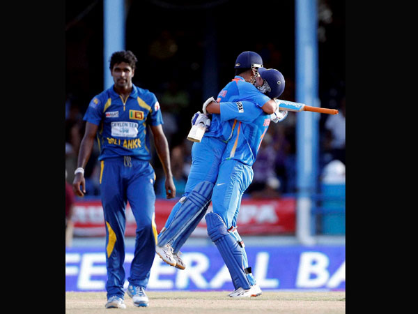 ईशांत और धोनी