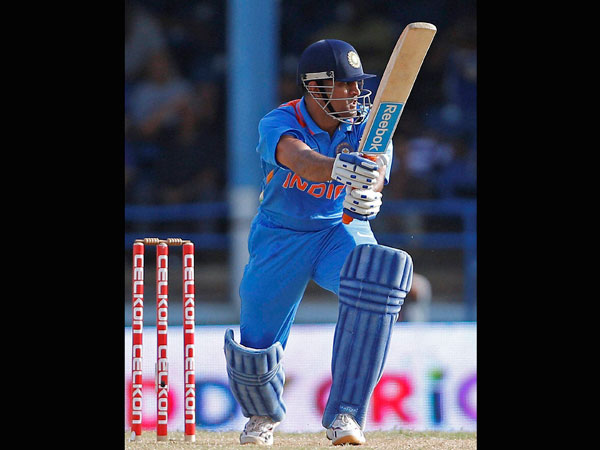 धोनी ने अपनी पारी से टीम को मजबूती दी