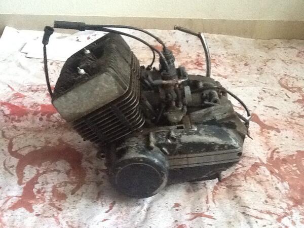 धोनी के खुद की बाइक के हिस्‍से अलग कर दिये।