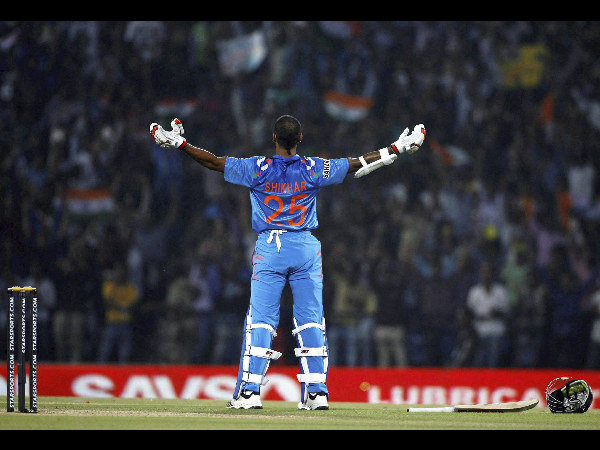 शिखर ने बनाये 100 रन 