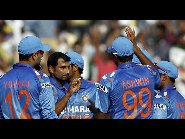 मोहम्‍मद शमी ने आउट किया। 