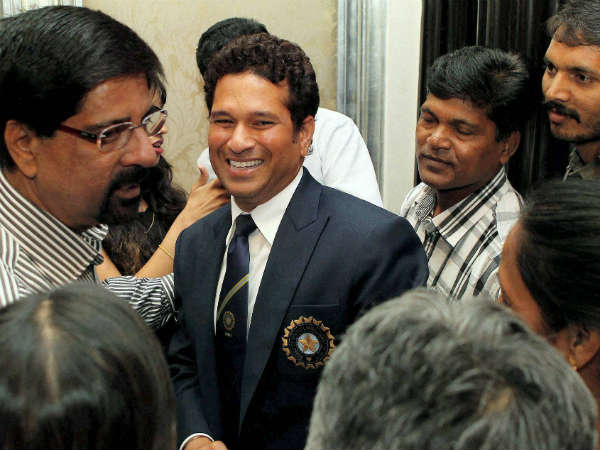 सचिन तेंदुलकर को समर्पित डाक टिकट जारी