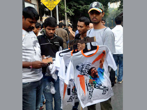 वानखेड़े के बाहर