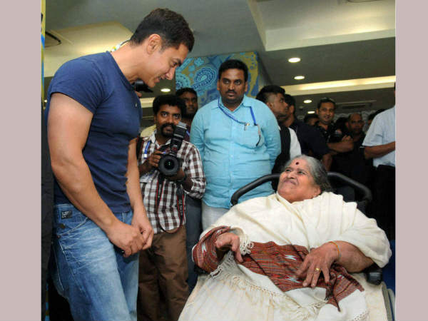 आमिर मिले सचिन की मां से